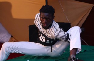 Kogi show dancer Kuduro on stage